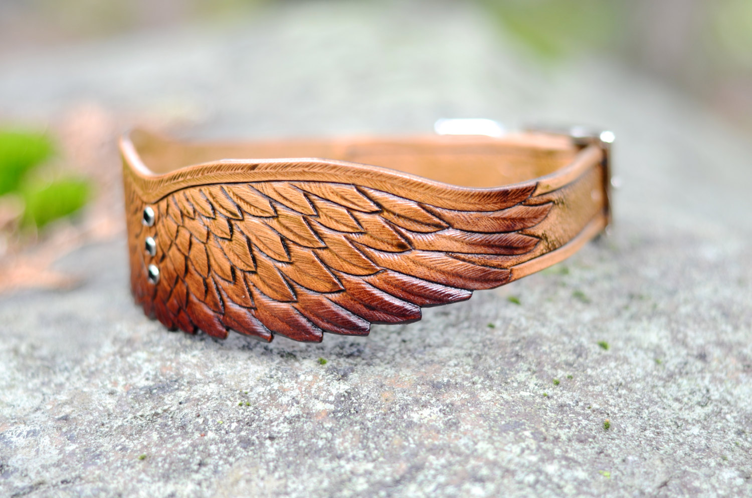 leather wings collar